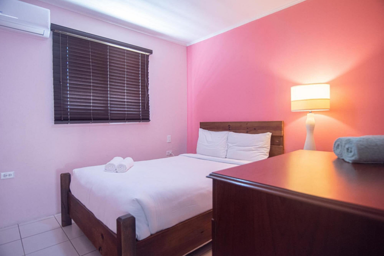 Bedroom 4, Quiet Cozy Central Close to the Beach Pool