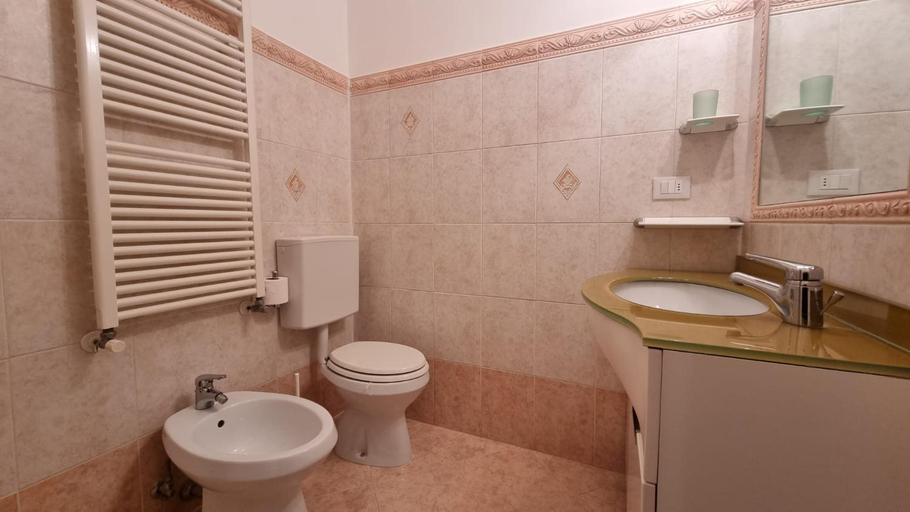 Bathroom 2, Palazzo Crispi - Boutique Apartment, Trieste
