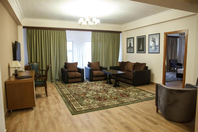 Others 2, Hotel Plaza Viktoria