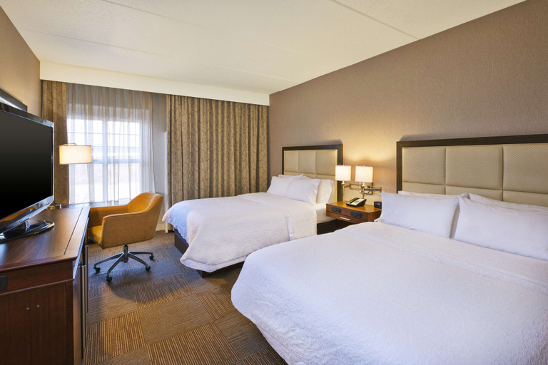 Bedroom 3, Hampton Inn & Suites Providence/Warwick-Airport, Kent