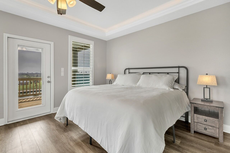 Room 3, Fishermans Delight 3 Bedroom Home by RedAwning, Galveston