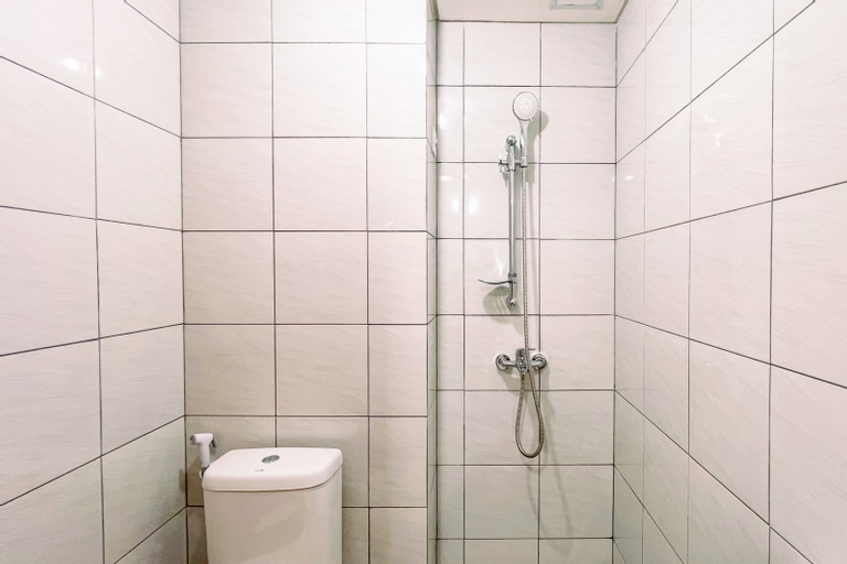 Bedroom 4, Cozy 1BR (No Kitchen) at Bandaraya - Tallasa City Makassar Apartment By Travelio, Makassar