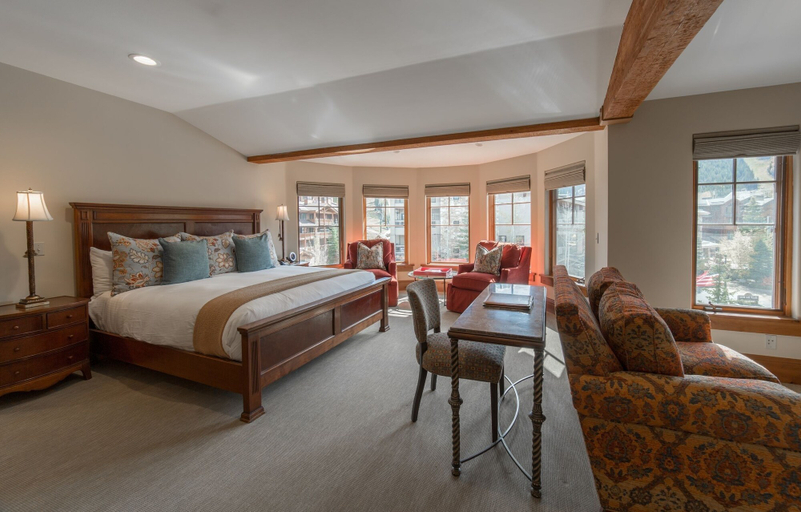 Room 4, Deluxe King 1 Bedroom Hotel Room by RedAwning, Summit