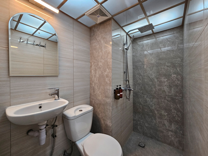 Bathroom 11
