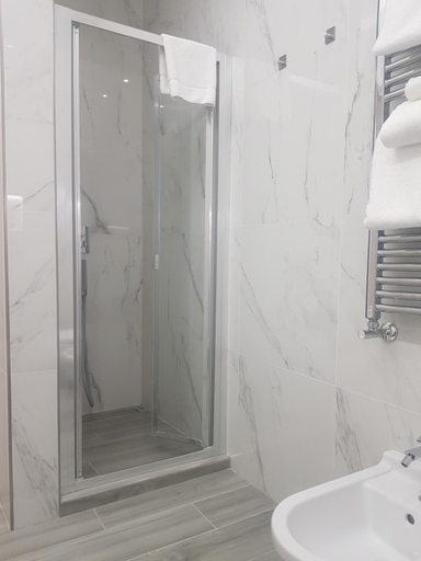 Bathroom 3, Duomo Platinum Apartments, Napoli