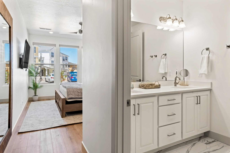 Bathroom 3, Pier 43 at Desert Color by RedAwning, Washington