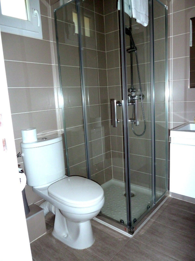 Bathroom 4, Hôtel Bleu Azur, Pyrénées-Orientales