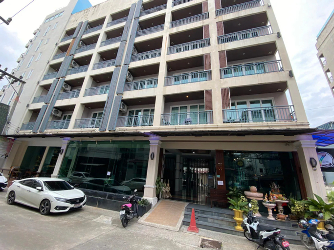 Exterior & Views 27