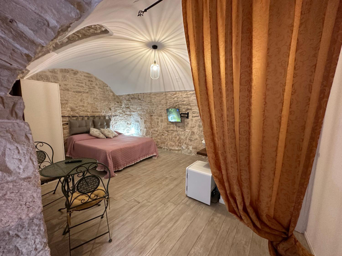 Others 3, Giovinazzo Suite Pavone Griffi, Bari
