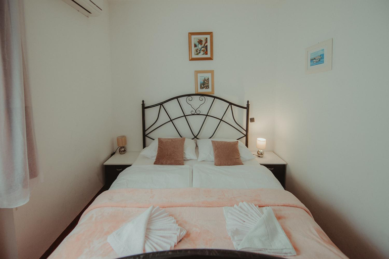 Others 3, B&B Laguna, Đakovo