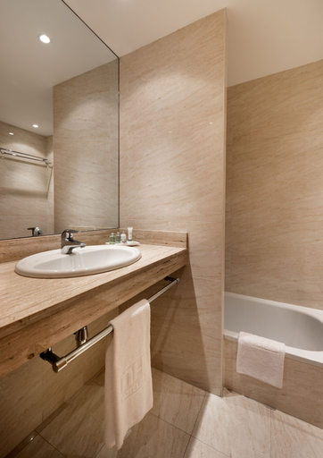 Bathroom 5, Holiday Inn Express Logrono Rioja by IHG, La Rioja