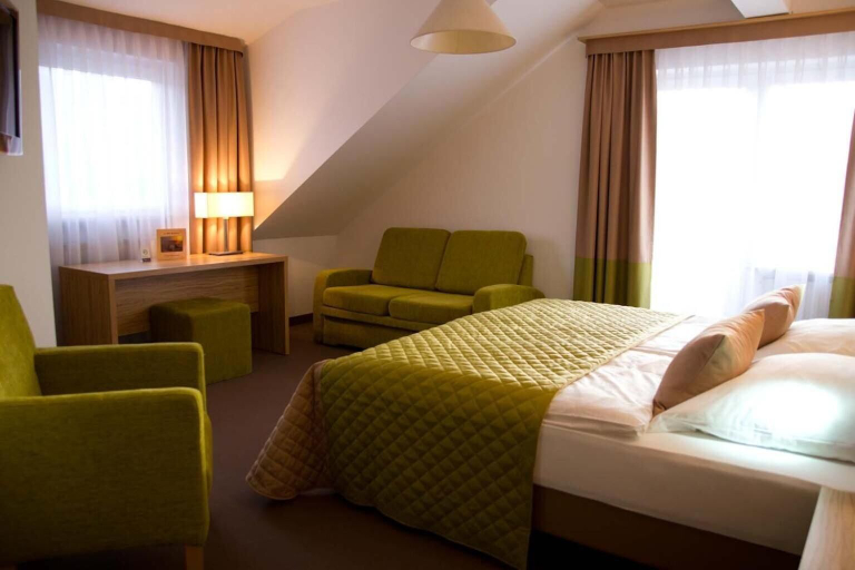 Bedroom 3, Landgasthof Altes Kurhaus, Bamberg