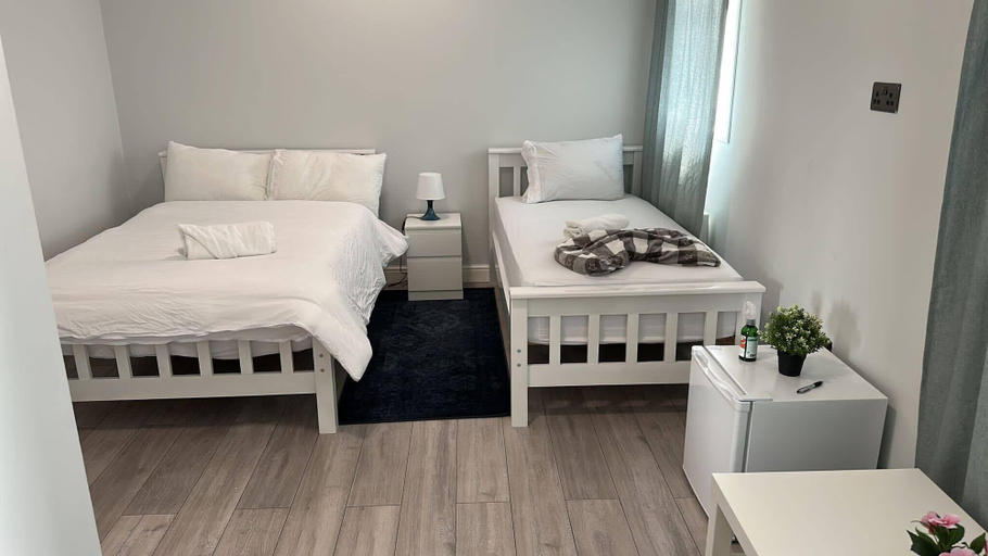Bedroom 3, Studio - Sleeps 3 - Pet Friendly, London