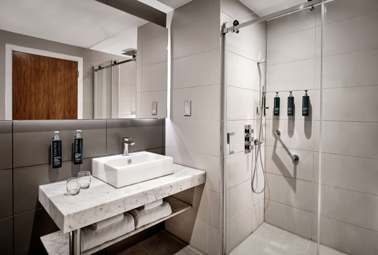 Bathroom 5, DoubleTree by Hilton Lincoln, Lincolnshire
