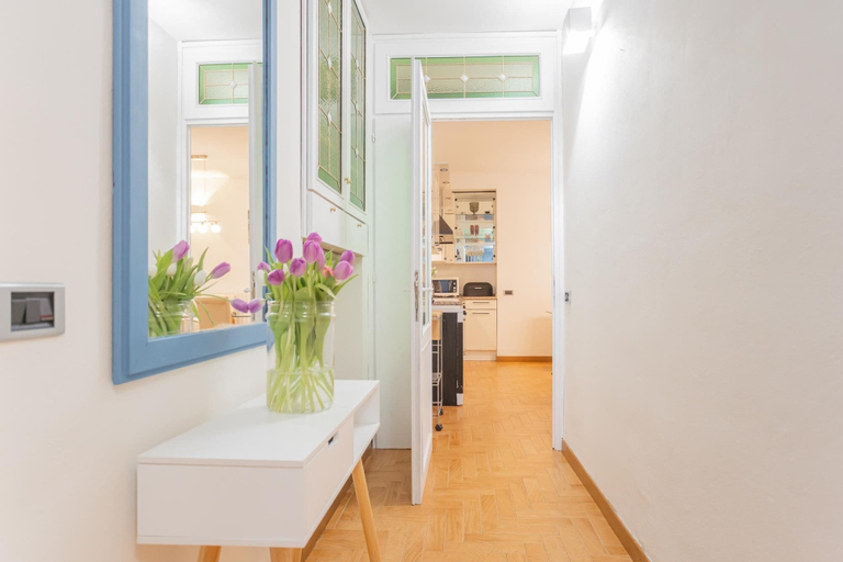 Room 5, Volta Apartment in Como, Como