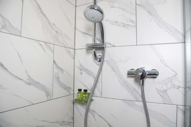 Bathroom 4, Best Western Manor Hotel, Kent