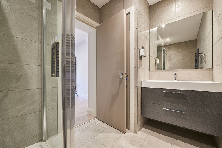 Bathroom 4, Host Stay Berkano The Merchants Quarters, North Yorkshire