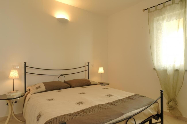 Bedroom 4, Casa Vacanze Santi, Savona