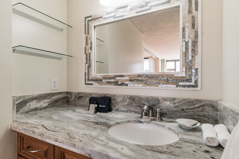 Bathroom 4, Tower 1 Suite 2705 - QQS, Honolulu