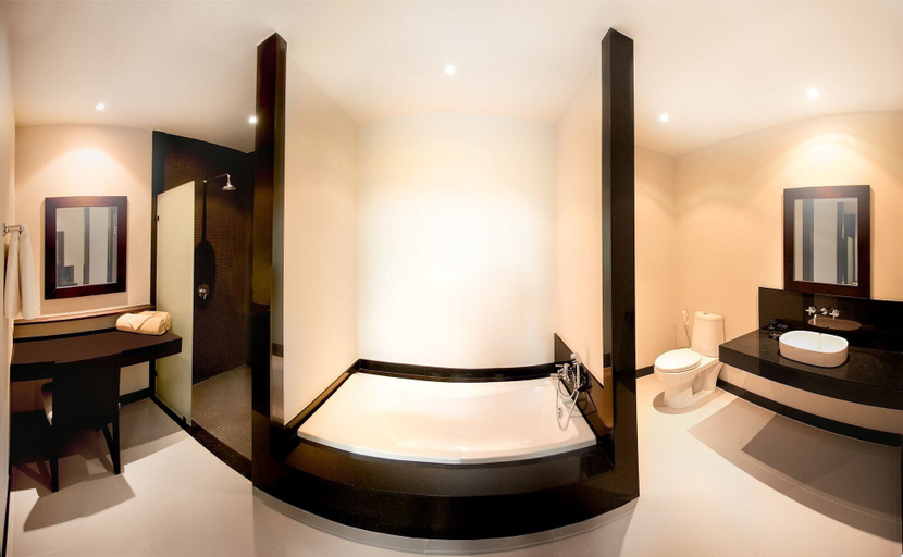 Bathroom 4, Saiyuan Estate by TropicLook, Pulau Phuket