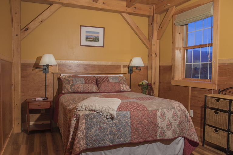 Bedroom 2, Robert Frost Mountain Cabins, Addison