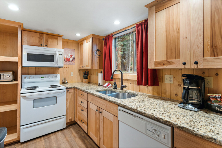 Others 5, Brundage Bungalows, Valley