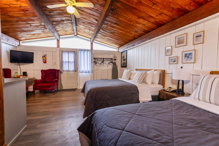 Bedroom 3, Old Orchard Inn, Kings