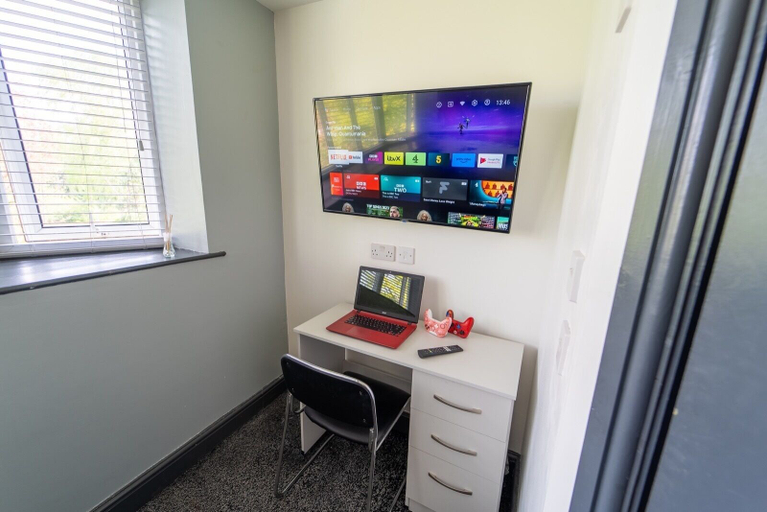 Others 2, Spacious 1-bed Studio in Birmingham, Birmingham
