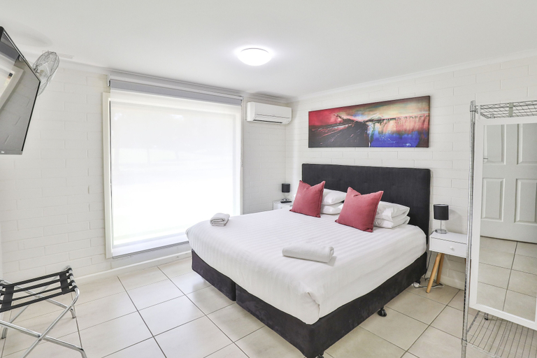 Bedroom 3, Mildura Holiday Villas, Mildura - Pt A