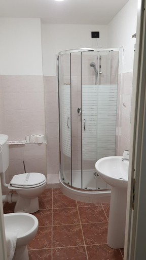 Bathroom 15