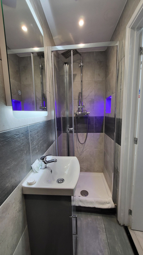 Bathroom 4, Argyle Square Hotel, London
