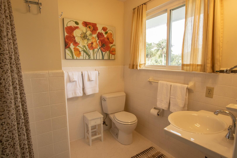 Bathroom 3, 788 Marlin Drive, Beaufort