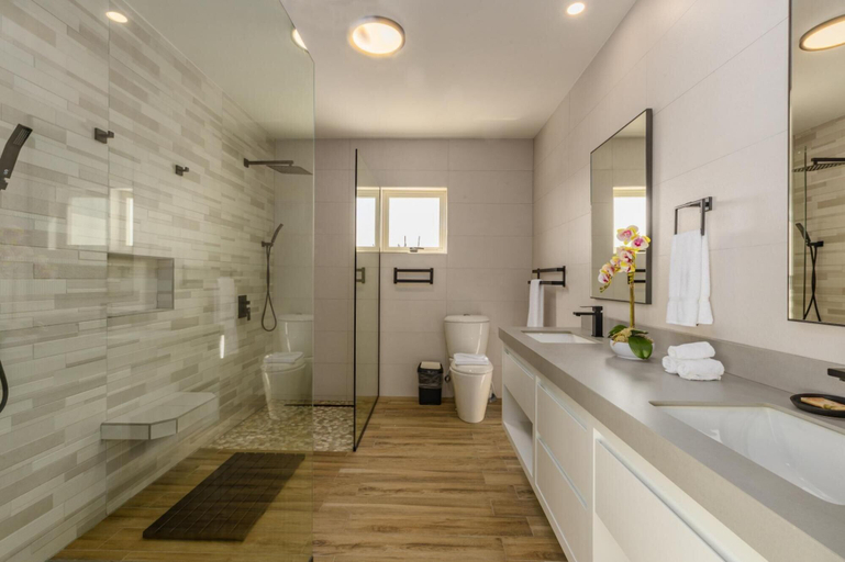 Bathroom 4, New 3BR 2BA With Huge Pool and Outdoor Area BBQ