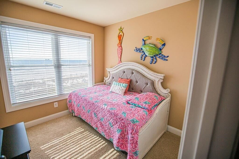 Room 3, Brice Is Right 4 Bedroom Home by RedAwning, Brunswick