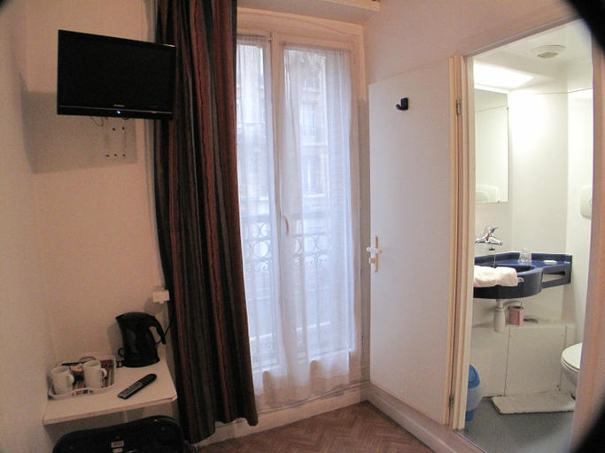 Bathroom 3, Hotel Feria (FR), Hauts-de-Seine