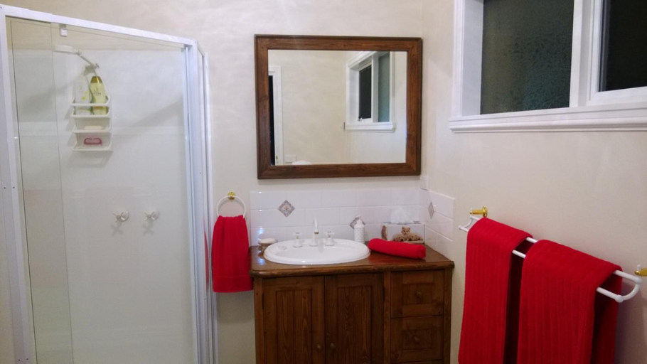 Bathroom, Cleggett Estate, Macedon Ranges Bal