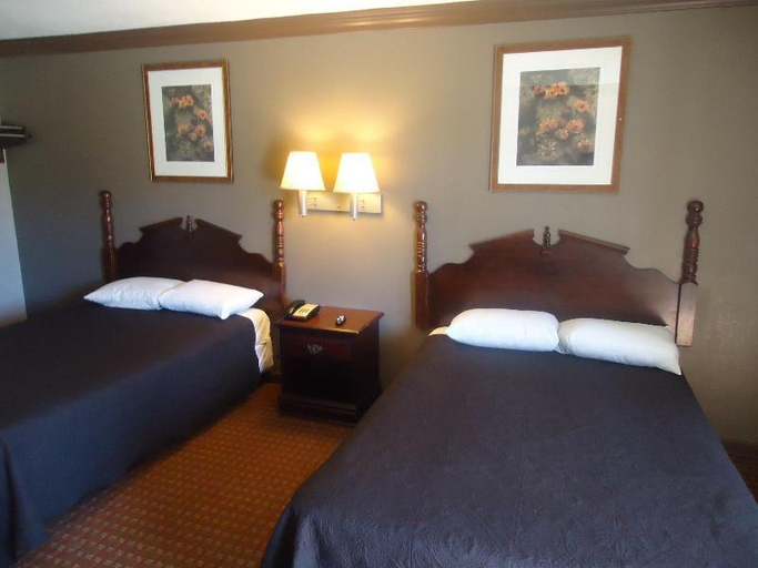 Bedroom 5, Economy Inn, Lafayette