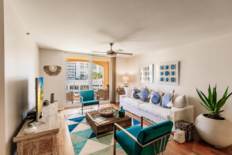 Others 5, Uhost AI 3BR Condo Stunning Water Views, Miami-Dade