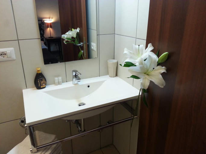 Bathroom 2, San Lorenzo Rooms, Roma