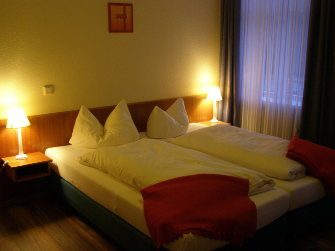 Bedroom 3, Faehrhaus Niederkleveez, Plön