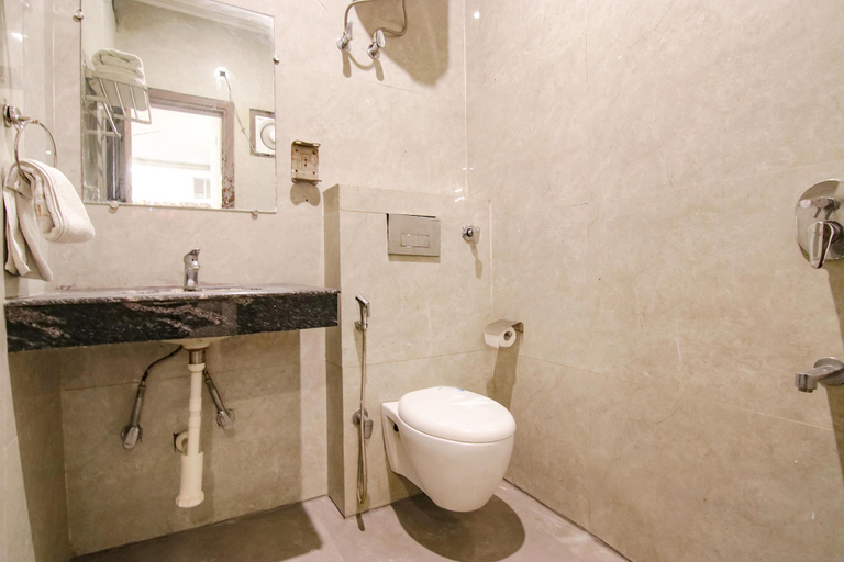 Bathroom 4, Via Aerosky Inn, Delhi