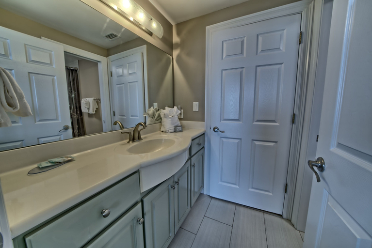 Bathroom 3, Pleasant Oceanfront Condo with Large Balcony and Beach Access - Unit 1605 by RedAwning, Bay