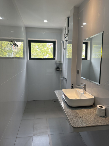 Bathroom 5, Nico's Hotel and Sky Bar, Siem Reap