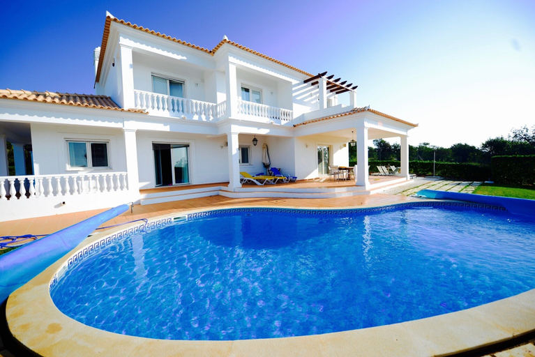 Pool 2, Beautiful 5 En-suite bed Villa With Private Pool, Albufeira