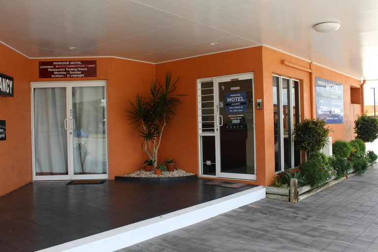 Others 4, Parkside Motel Ayr, Burdekin