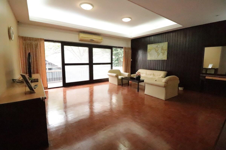 Others 2, Pratunam Apartments, Wattana