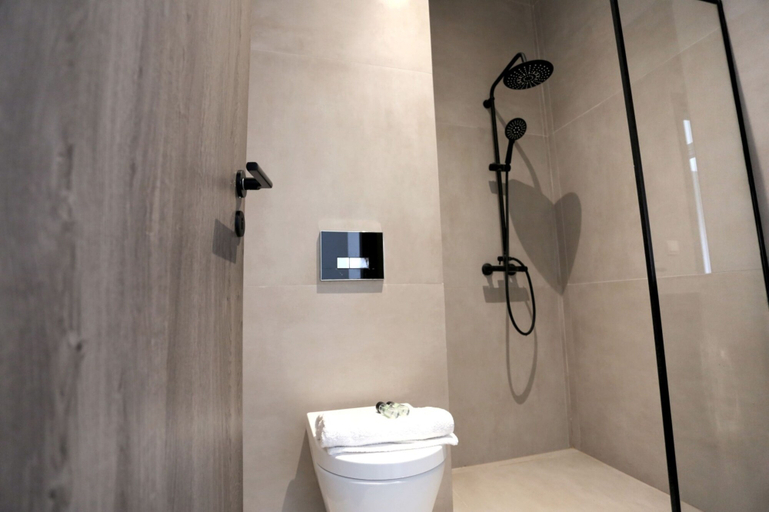 Bathroom 5, Junior Unicorn Suite, Attica