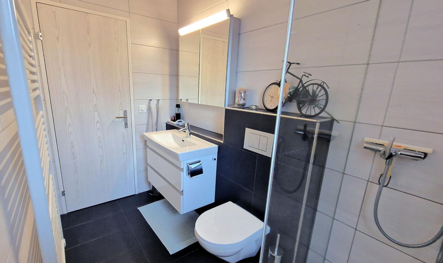 Bathroom 12