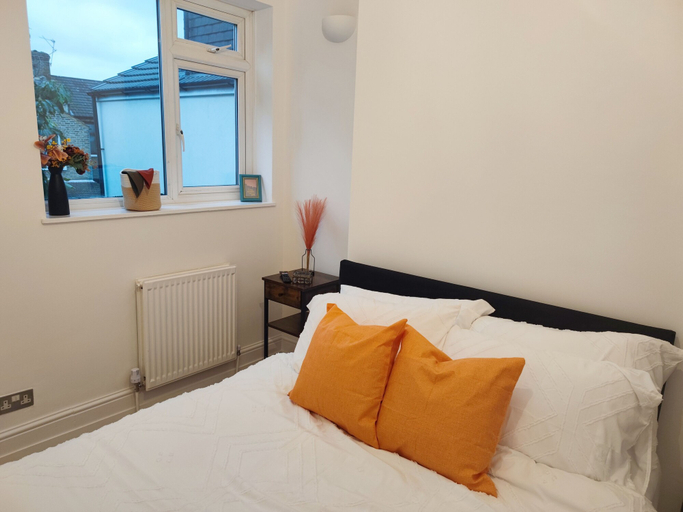 Bedroom 2, 2-bed Flat Near Park in Central London, London