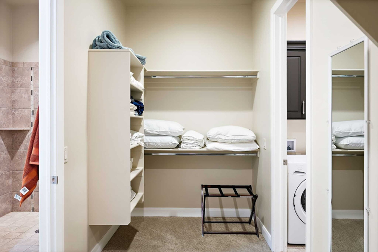 Bedroom 3, Red Cliffs by RedAwning, Washington